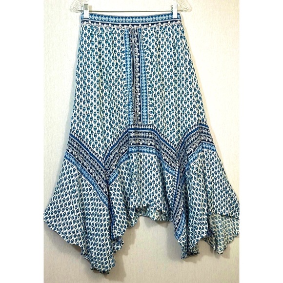 new directions Dresses & Skirts - New Directions blue white asymmetrical hem batik print skirt
